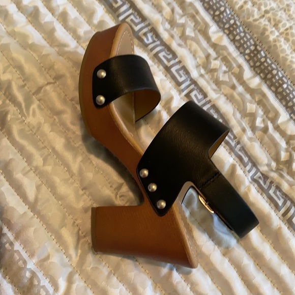 Heels - Picture 2 of 4